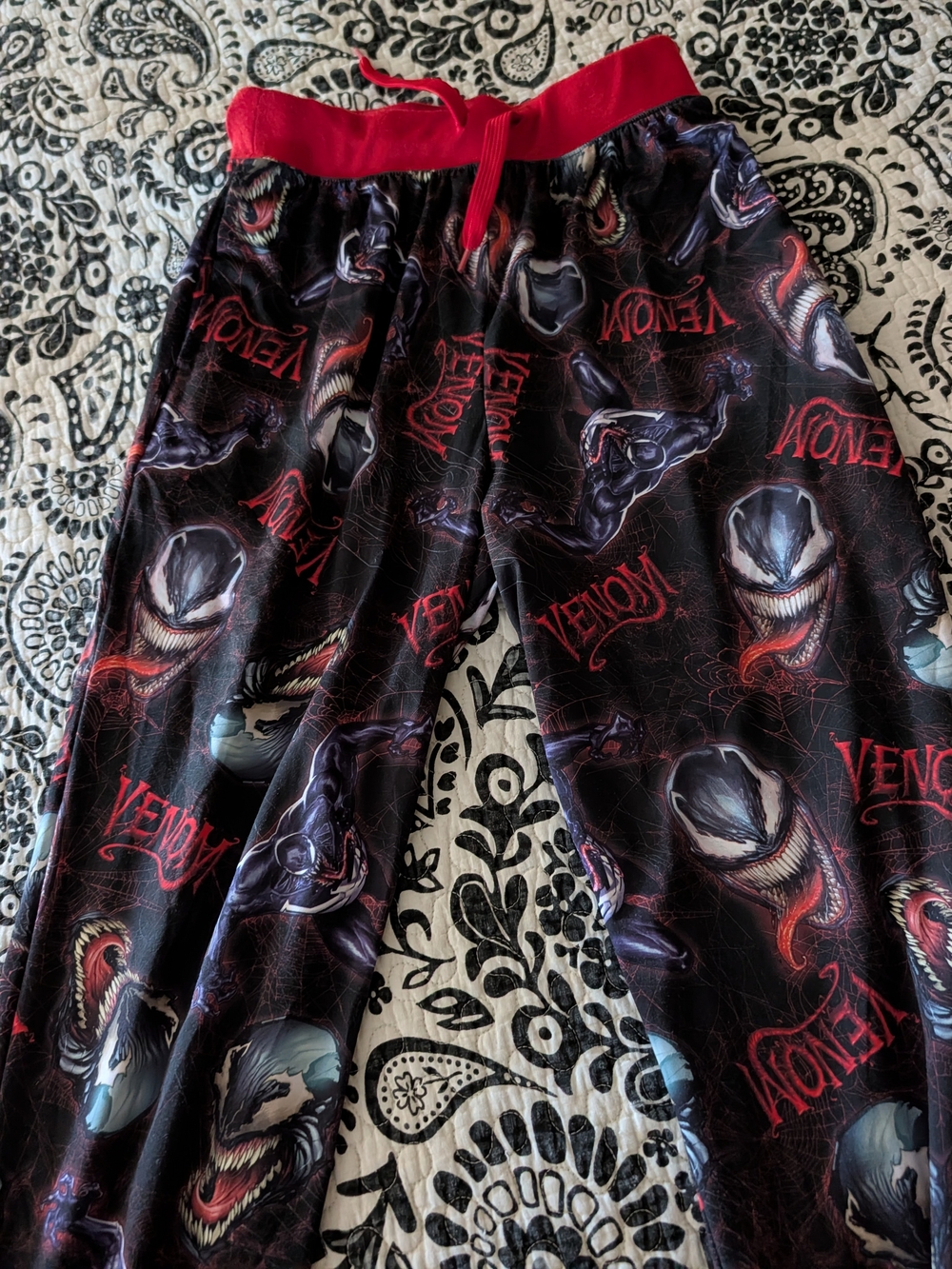 Venom-Print Black and Red Lounge Pants